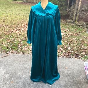 Teal Velour lounge wear, half zipper front opening size M